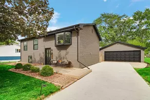 7409 Marshall Pl, Merrillville, IN 46410 - Photo 2