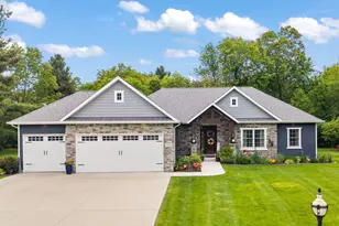 10186 Rustic Dr, Demotte, IN 46310 - Photo 2