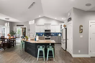 10186 Rustic Dr, Demotte, IN 46310 - Photo 8