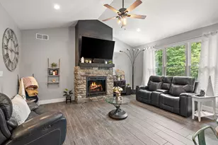 10186 Rustic Dr, Demotte, IN 46310 - Photo 6