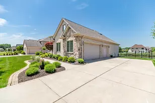 930 Stonebridge Dr, Schererville, IN 46375 - Photo 4