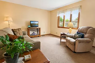 9502 Forrest Dr, Highland, IN 46322 - Photo 8