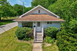 529 Jackson St, Michigan City, IN 46360 - Photo 2