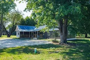 110 W Allen St, Kentland, IN 47951 - Photo 4