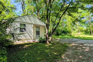 1910 S Calhoun St, Griffith, IN 46319 - Photo 1