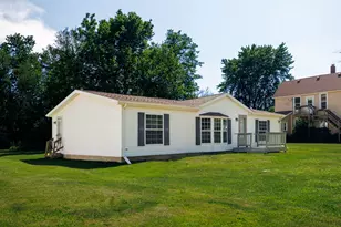 605 E Washington St, Morocco, IN 47963 - Photo 2