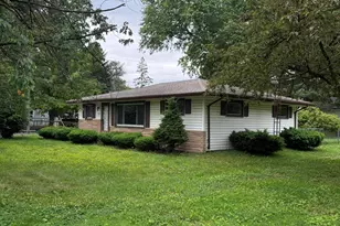 1905 Crockett Ave, Valparaiso, IN 46383 - Photo 2