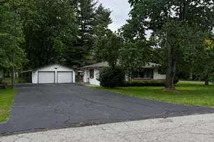 1905 Crockett Ave, Valparaiso, IN 46383 - Photo 1