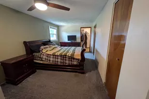 911 Harrison St, Frankton, IN 46044 - Photo 12