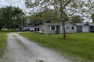 911 Harrison St, Frankton, IN 46044 - Photo 2