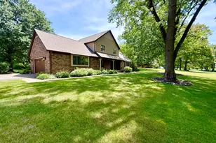 6834 Mercedes Ln, Demotte, IN 46310 - Photo 4