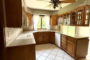 6834 Mercedes Ln, Demotte, IN 46310 - Photo 12
