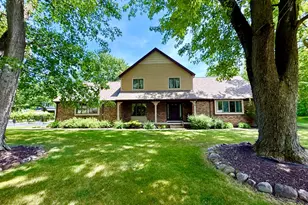 6834 Mercedes Ln, Demotte, IN 46310 - Photo 1