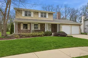 2060 Maid Marion Dr N, Schererville, IN 46375 - Photo 2