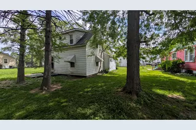 405 Maple Avenue, Wheeler, IN 46393 - Photo 4