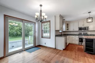 203 Parkwood Dr, Valparaiso, IN 46383 - Photo 10