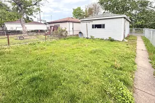 2429 Schrage Ave, Whiting, IN 46394 - Photo 2