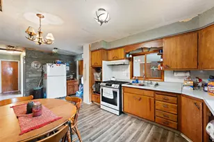 211 S Madison St, Medaryville, IN 47957 - Photo 10