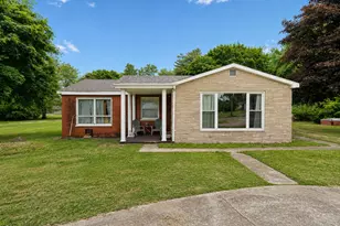 211 S Madison St, Medaryville, IN 47957 - Photo 2