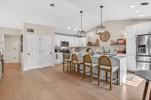 9806 Parkway Dr, Highland, IN 46322 - Photo 6