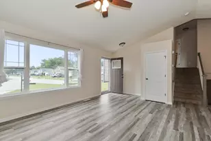 699 Cross Meadows Dr, Valparaiso, IN 46385 - Photo 8