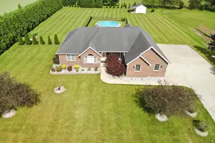 923 Tiller Dr, Valparaiso, IN 46385 - Photo 2