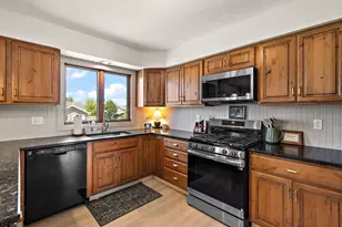 220 Blickview Dr, Schererville, IN 46375 - Photo 10