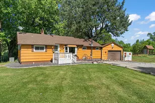 13 S Beulah Vista Dr, Hebron, IN 46341 - Photo 2
