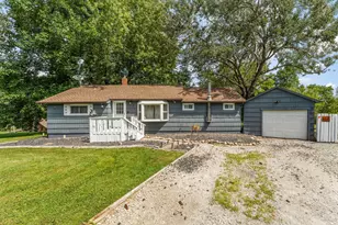 13 S Beulah Vista Dr, Hebron, IN 46341 - Photo 1
