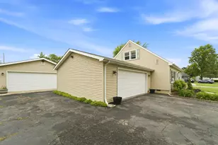 670 Newport Rd, Valparaiso, IN 46385 - Photo 2