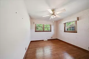 622 S Ash St, Hobart, IN 46342 - Photo 16