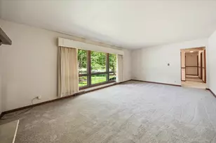 622 S Ash St, Hobart, IN 46342 - Photo 8
