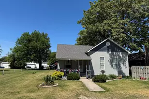 804 Azalea St SE, Demotte, IN 46310 - Photo 2
