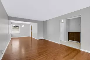 250 Sycamore Ln, Munster, IN 46321 - Photo 4