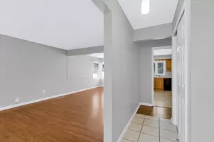 250 Sycamore Ln, Munster, IN 46321 - Photo 2