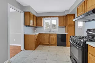 250 Sycamore Ln, Munster, IN 46321 - Photo 10