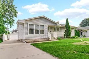 250 Sycamore Ln, Munster, IN 46321 - Photo 1