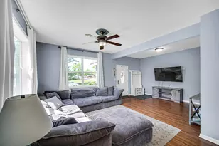 808 Lillian St, Hobart, IN 46342 - Photo 8