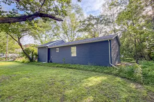 101 Van Buren Ave, Hobart, IN 46342 - Photo 4