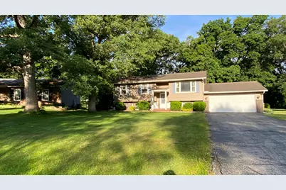 2252 Four Seasons Pkwy, Crown Point, IN 46307 - Photo 50