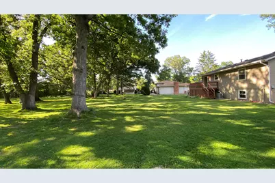 2252 Four Seasons Pkwy, Crown Point, IN 46307 - Photo 8