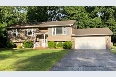 2252 Four Seasons Pkwy, Crown Point, IN 46307 - Photo 1
