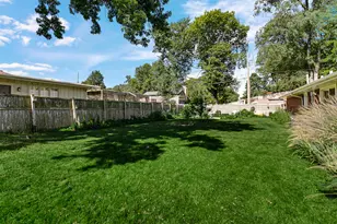 8306 Crestwood Ave, Munster, IN 46321 - Photo 16