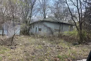 712 E 40th Ave, Gary, IN 46409 - Photo 2