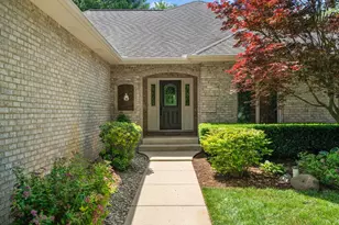 246 White Thorne Ln, Valparaiso, IN 46383 - Photo 2