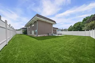 1045 Heather Ln, Munster, IN 46321 - Photo 8