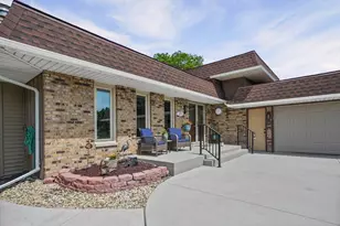 1045 Heather Ln, Munster, IN 46321 - Photo 4