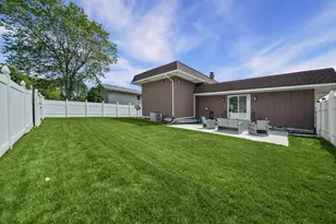 1045 Heather Ln, Munster, IN 46321 - Photo 6