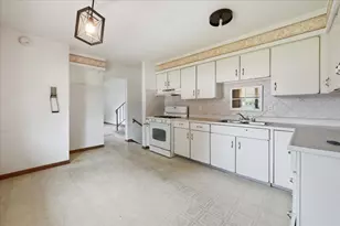 981 W 69th Pl, Merrillville, IN 46410 - Photo 6