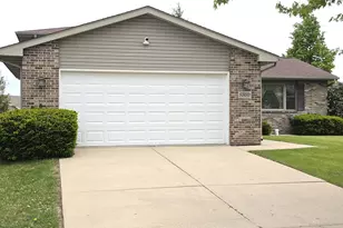8389 Buchanan St, Merrillville, IN 46410 - Photo 2